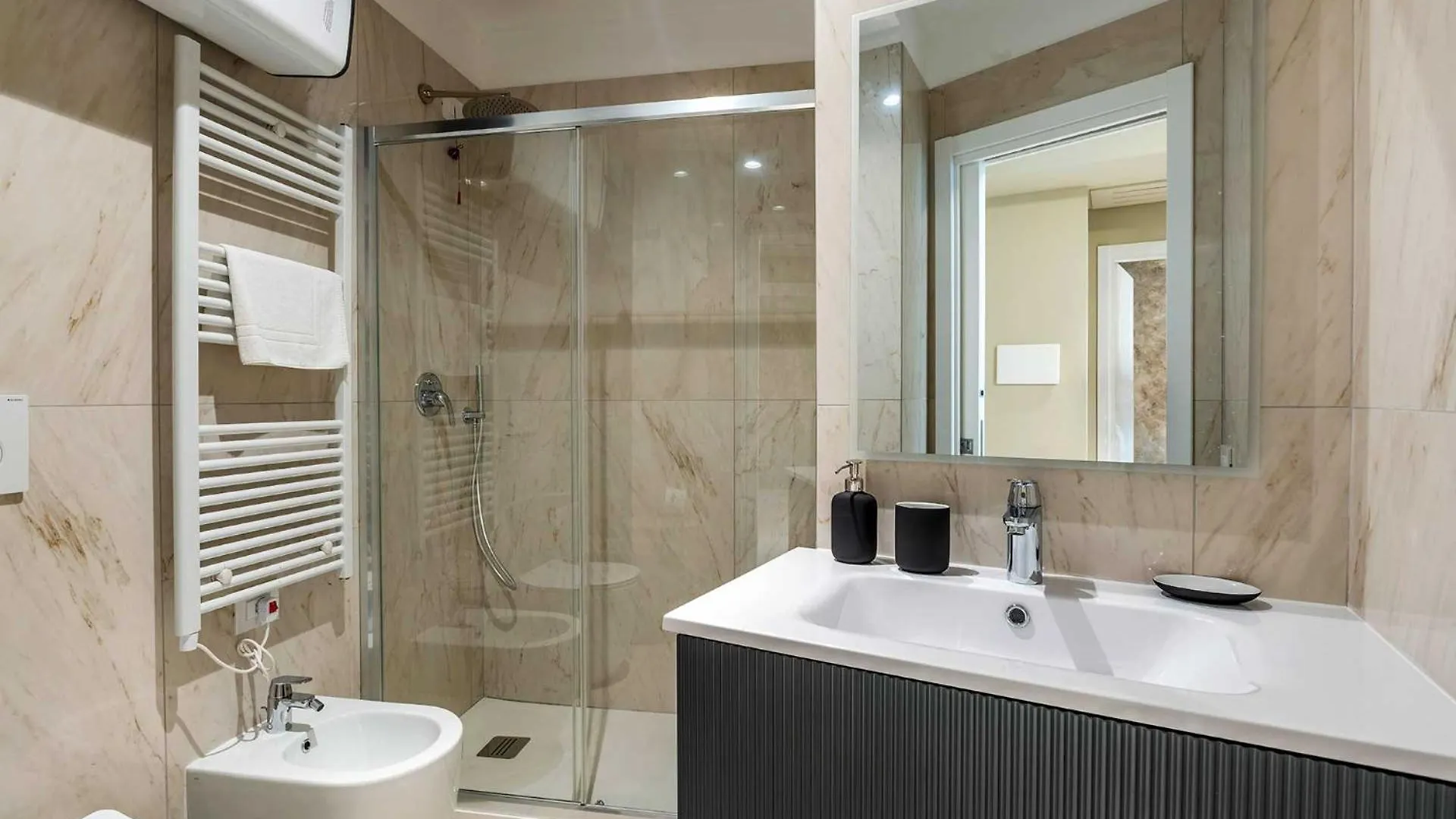 Velasca Tower Apartments Milán