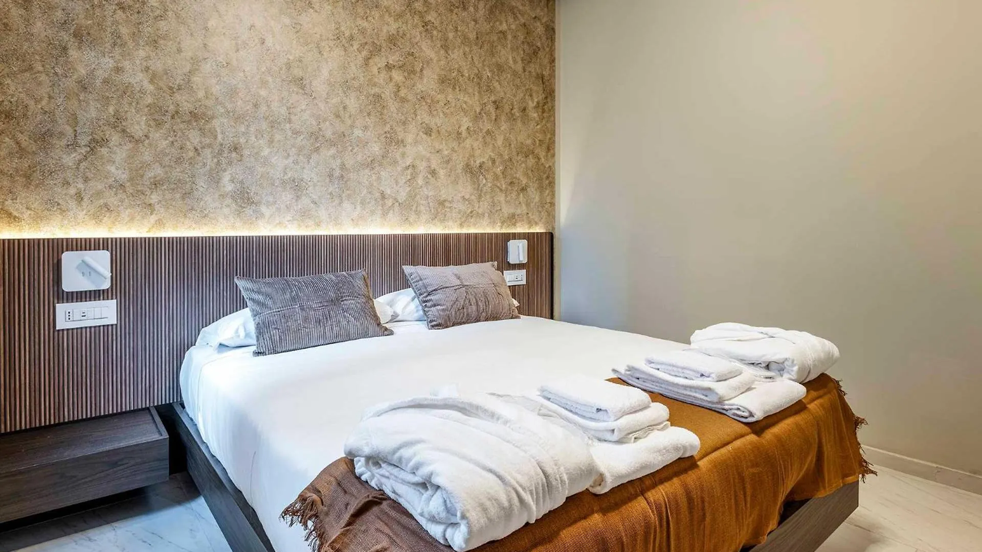 Velasca Tower Apartments Milán
